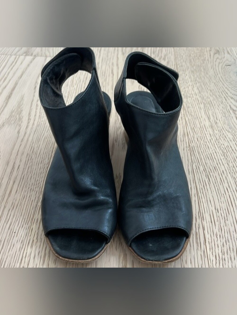 Mimosa Black Open-Toed Leather Sandals